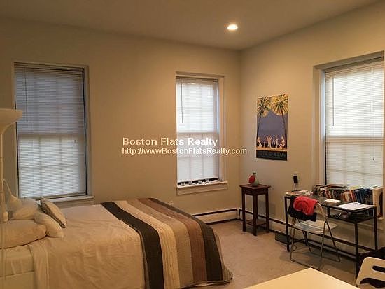 2nd image of 174 Saint Botolph St APT 3C