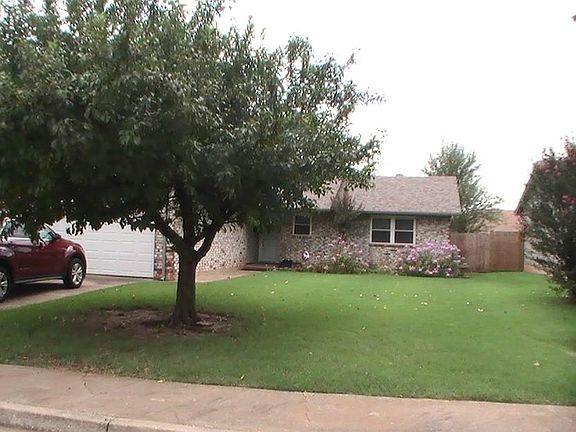 3rd image of 1016 Arlington Dr