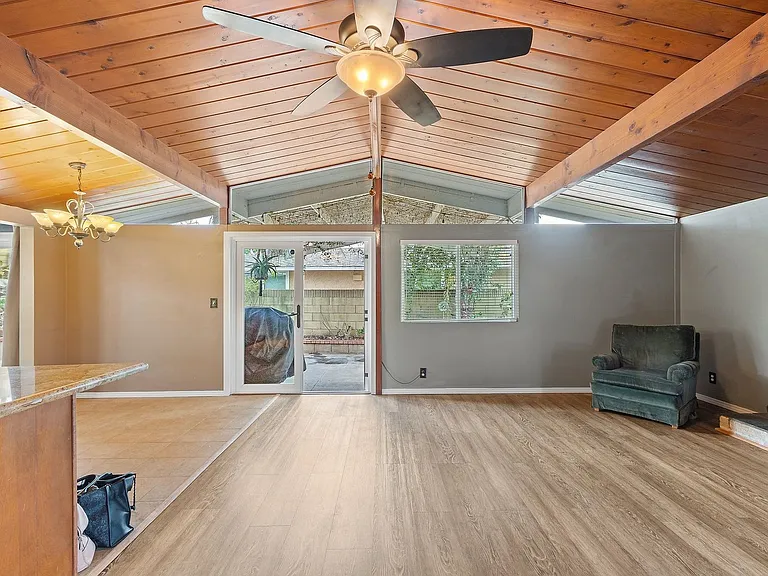 650 Mardina Way — Photo 32