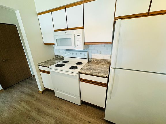 3rd image of 245 Beaver Kreek Ctr Unit 3