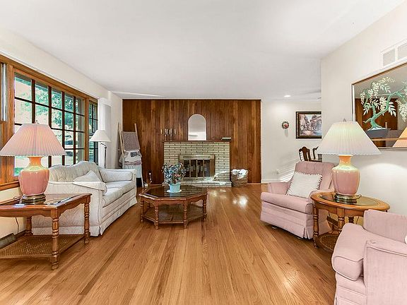 3rd image of 7719 Howe Dr