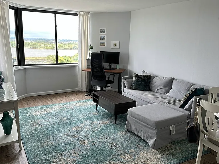 640 Harmon Cove Tower #640 — Photo 1