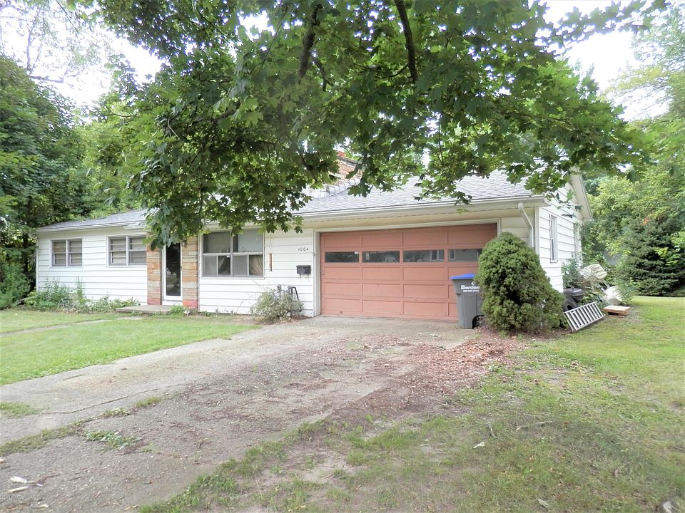 1st image of 1004 Oakwood Dr