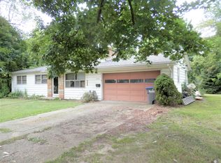 1004 Oakwood Dr, Sturgis, MI 49091