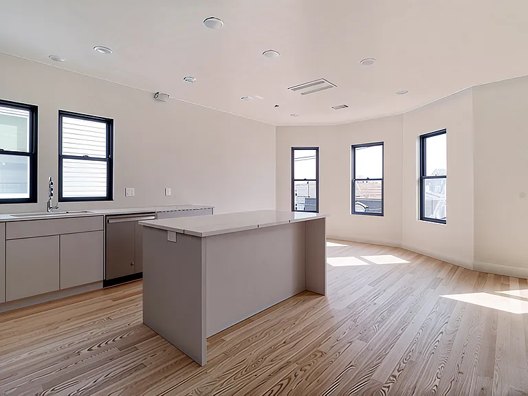 50 Crescent Ave #3 — Photo 4