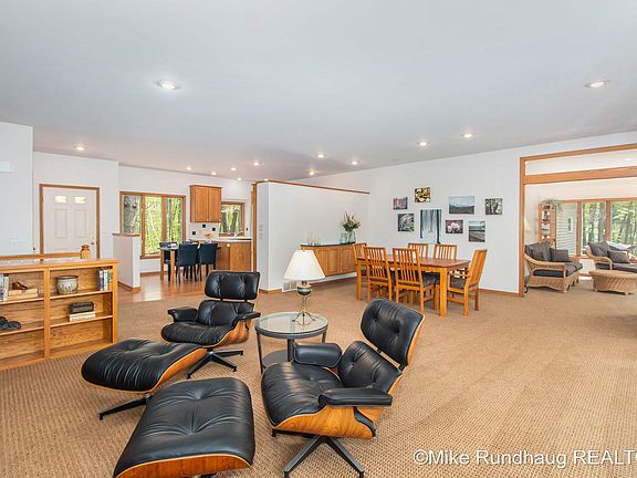 3rd image of 6059 Cannon Highlands Dr NE