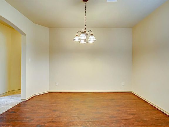 5th image of 2002 Argos Dr