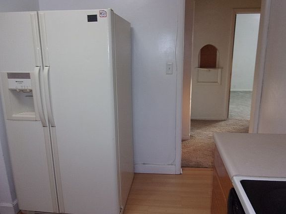 4th image of 1601 W 4th St