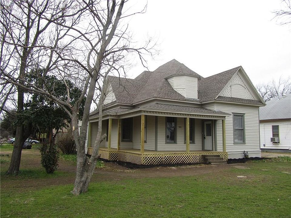 1st image of 303 N Douglas Ave