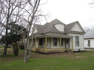 303 N Douglas Ave, Cleburne, TX 76033