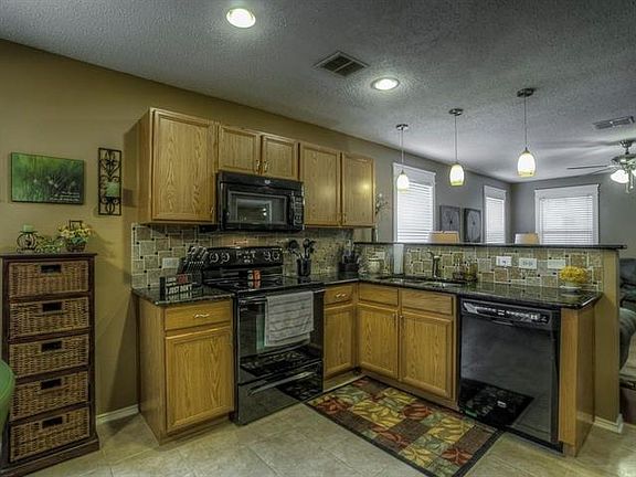 4th image of 4804 Waterford Dr