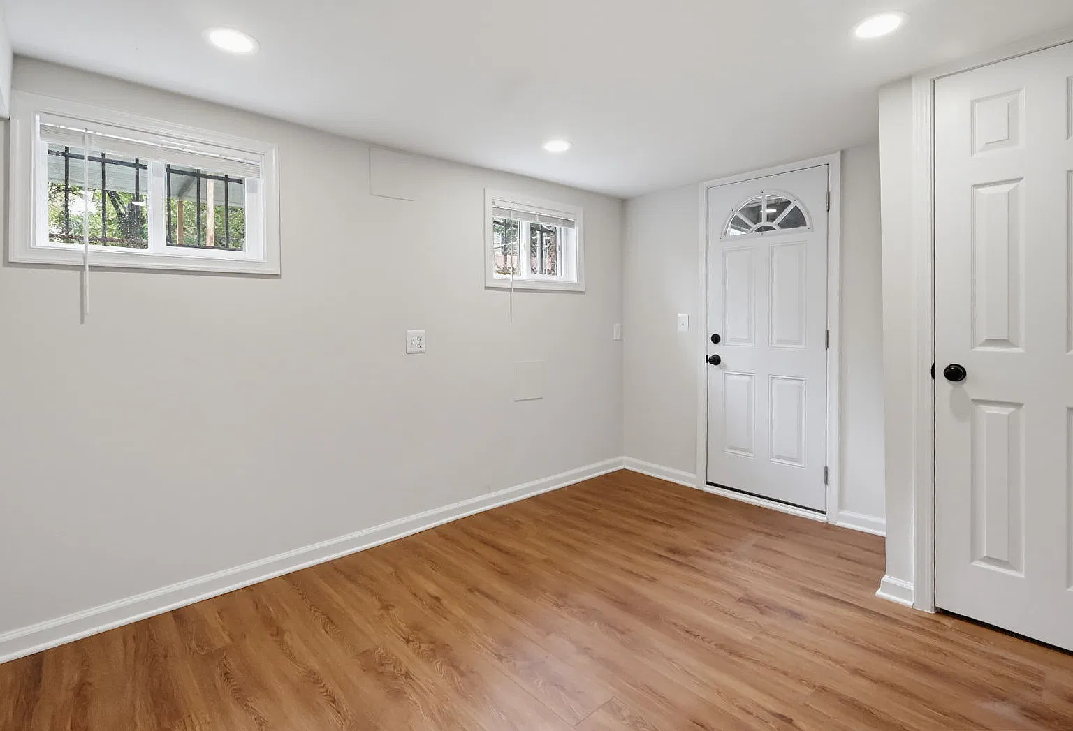 6 bed, 1890 sqft, $6,500 — Photo 1