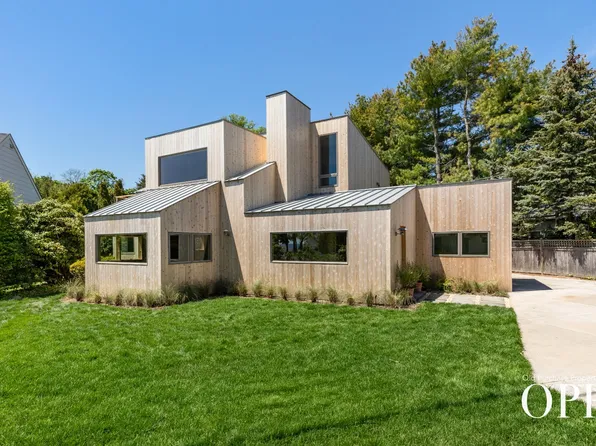 10 Broadview Ave, Bellport Village, NY 11713