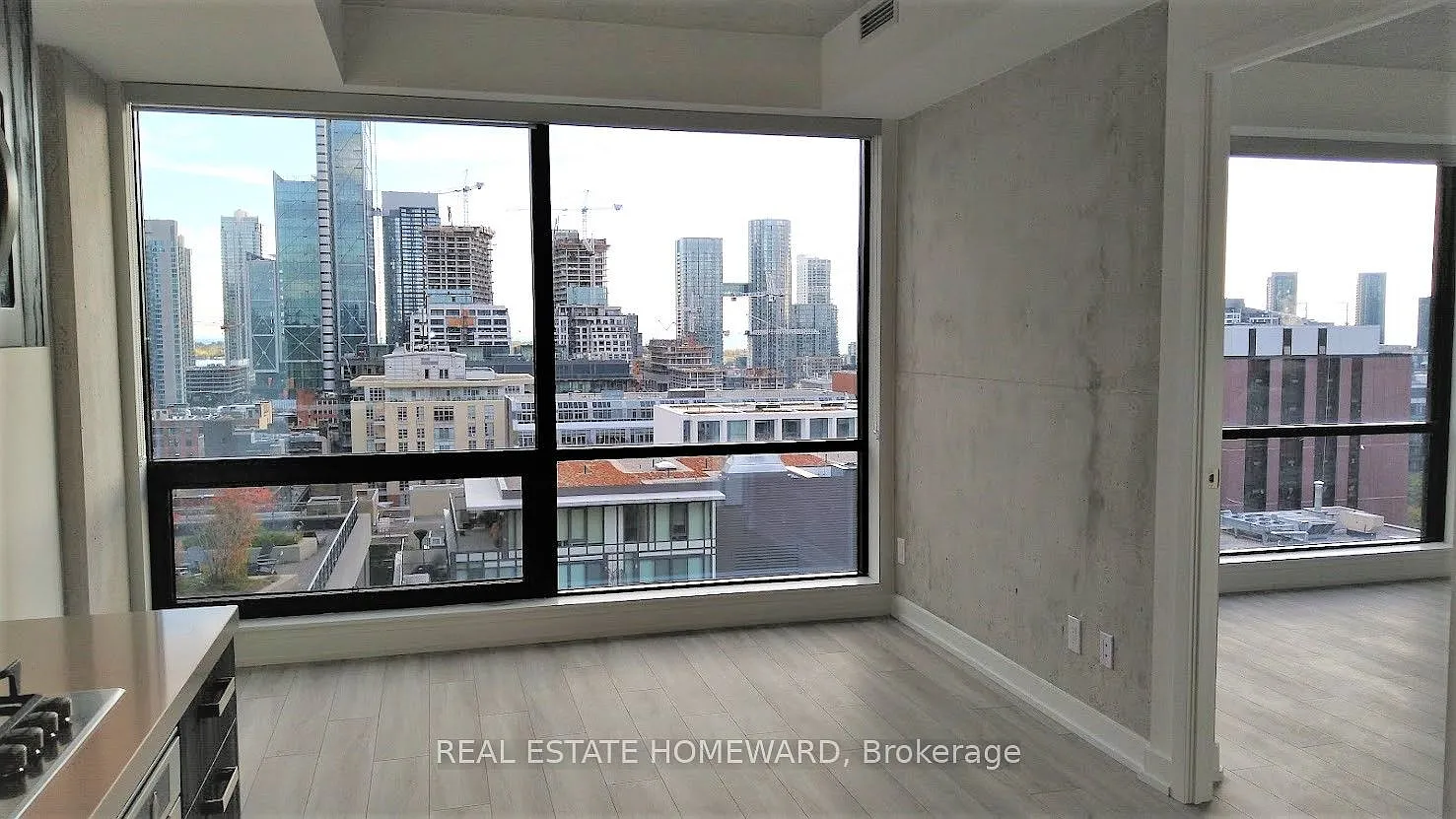 458 Richmond St W — Photo 2