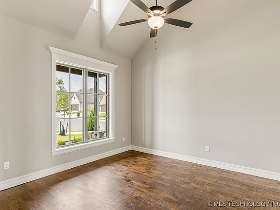 5th image of 2703 W Union Place Broken
