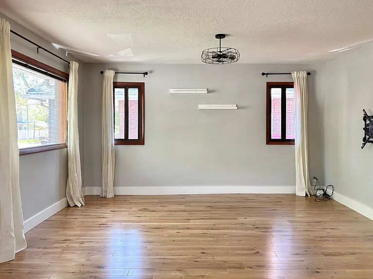 631 E Downington Ave — Photo 5