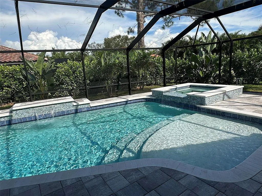 3 bed, 2.0 bath, 2489 sqft, $5,800 — Photo 3