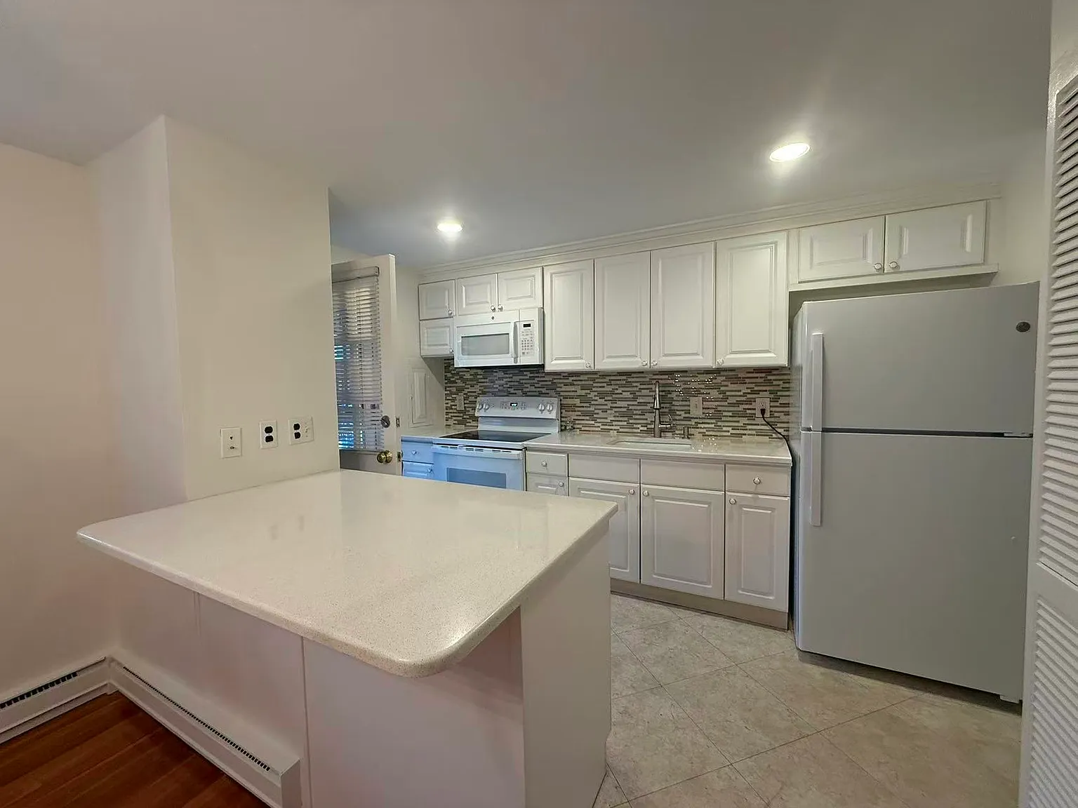 2 bed, 1.5 bath, 1464 sqft, $3,200 — Photo 3