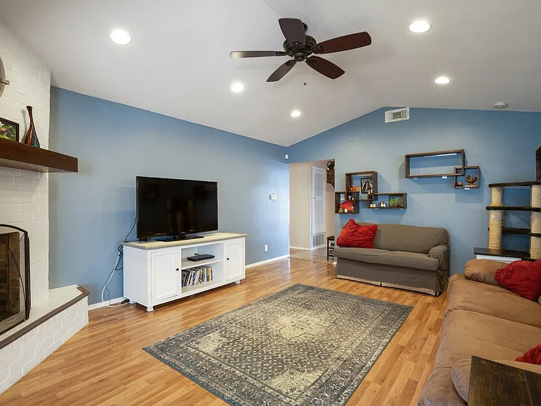8801 Dawnridge Cir — Photo 5