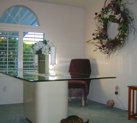 FORMAL DINING ROOM W/VAULTED CEILINGS