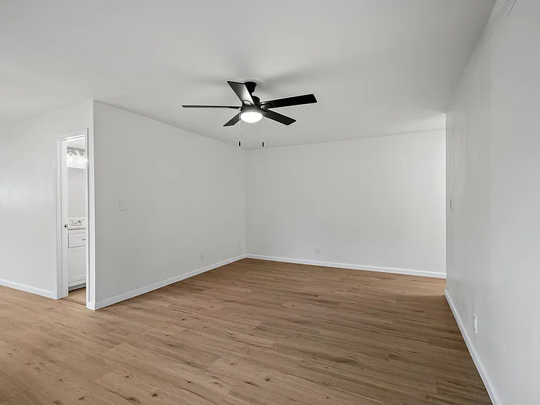 443 Pheasant Ln #441 — Photo 3