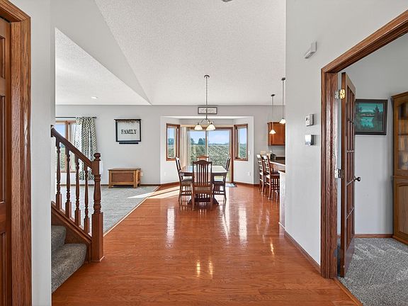 4th image of 975 Hope Ave