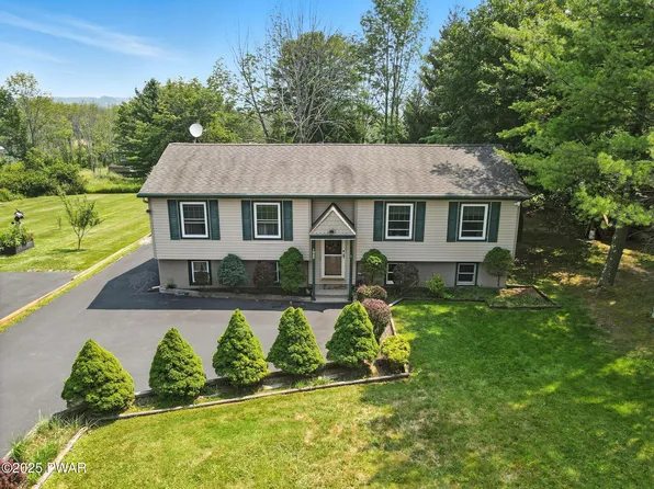 97 Ridgeview Dr, Lake Ariel, PA 18436