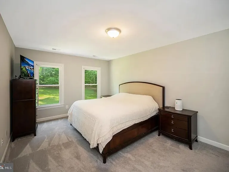 2 English Hills Dr — Photo 29