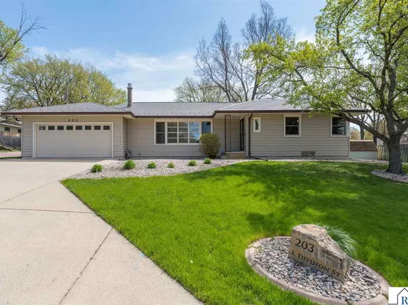 203 S Division St, Mankato, MN 56001