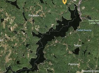 1016 Sierra Ct, Hawley, PA 18428