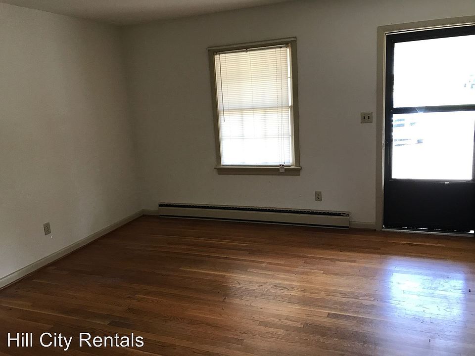 2nd image of 1035 Moreview Dr #B