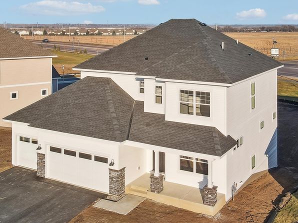 1912 Sparrow Dr, Shakopee, MN 55379