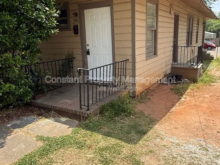 614 W Poplar St — Photo 1