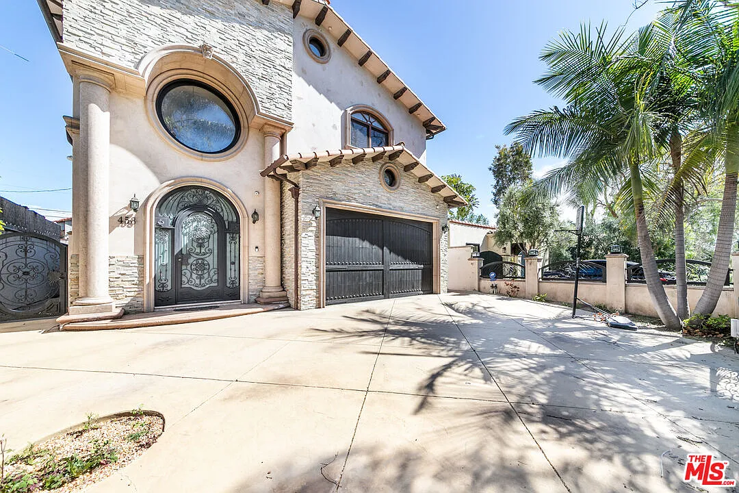5 bed, 4.0 bath, 3621 sqft, $14,800 — Photo 2