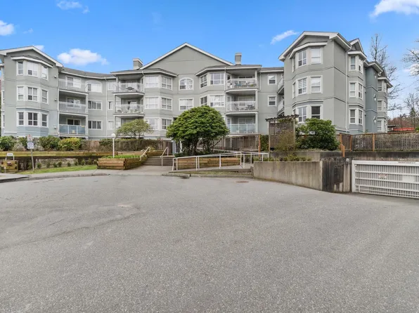 13955 Laurel Dr #405, Surrey, BC V3T 1A8