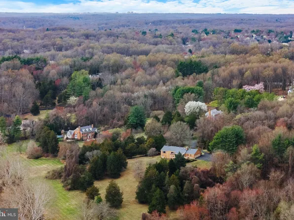 10100 Winding Brook Ln, Vienna, VA 22182