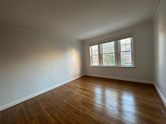 5th image of 901 S Hanley Rd APT 7