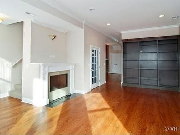 3rd image of 1216 W Oakdale Ave APT 2F