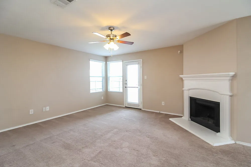 5 bed, 2.5 bath, 2165 sqft, $2,470 — Photo 4