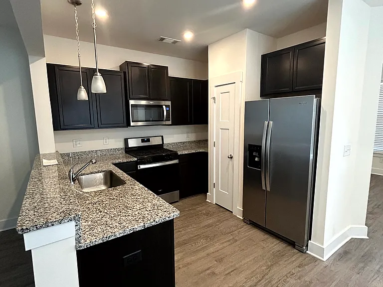 284 E Hayne St — Photo 11