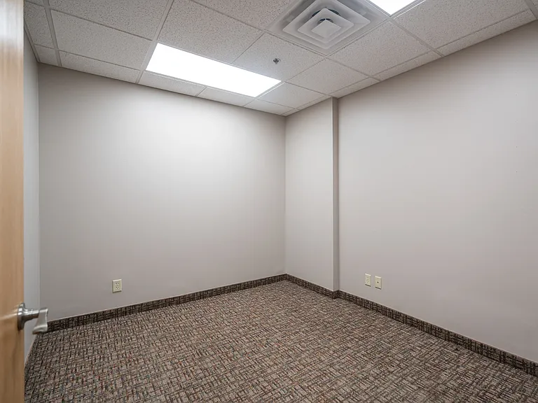 3327 W Capital Ave — Photo 20