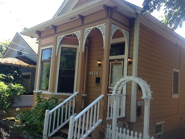 0228 SW Curry St
