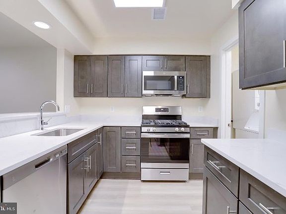 5th image of 3729B Madison Ln