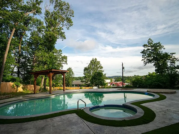 107 Suttle Dr, Springdale, AR 72764