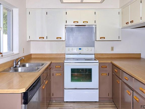 2nd image of 112 Persimmon Dr