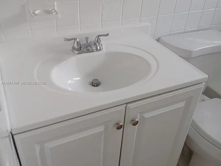1420 NE 171st St #2 — Photo 7