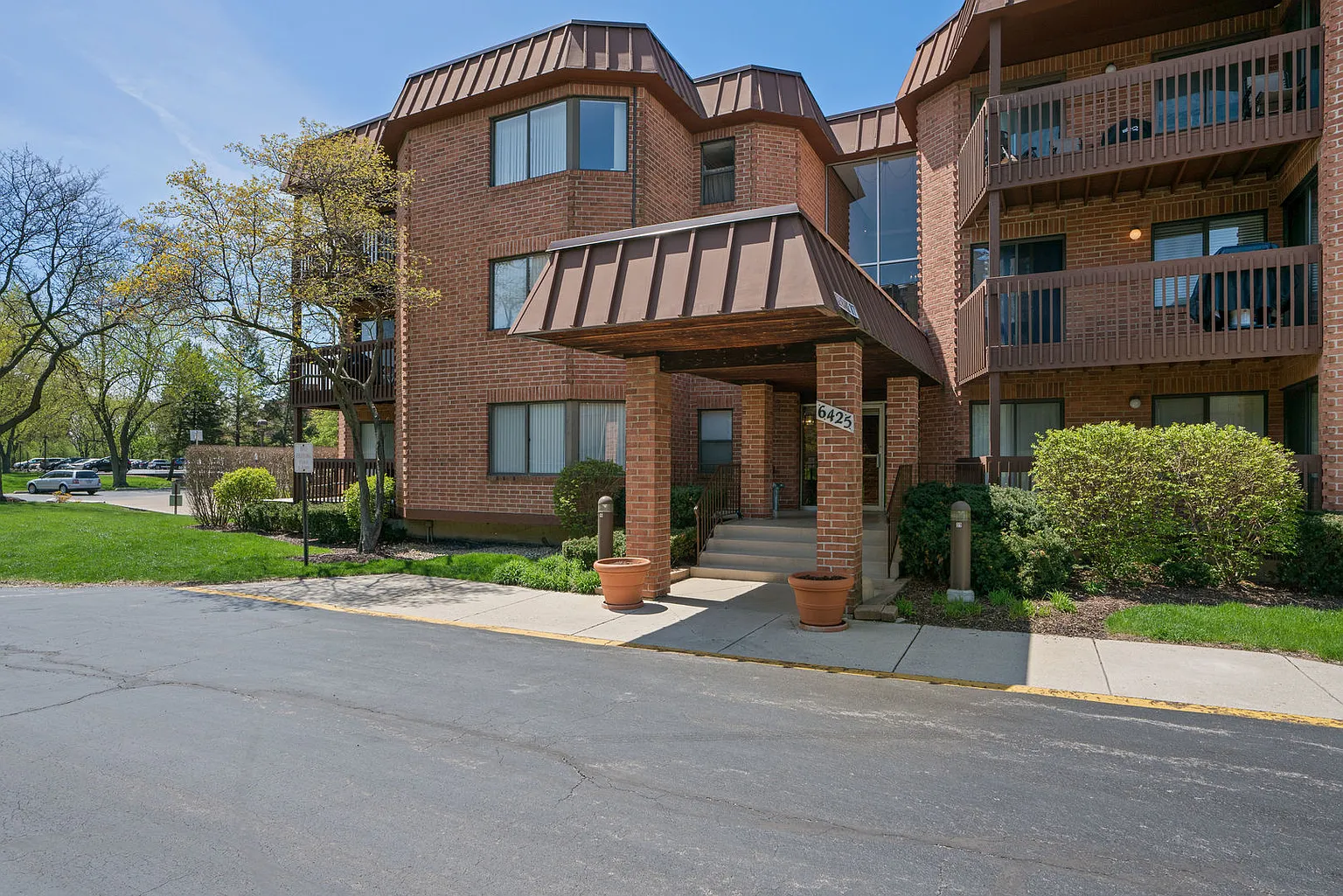 6425 Clarendon Hills Rd APT 108 photo 1