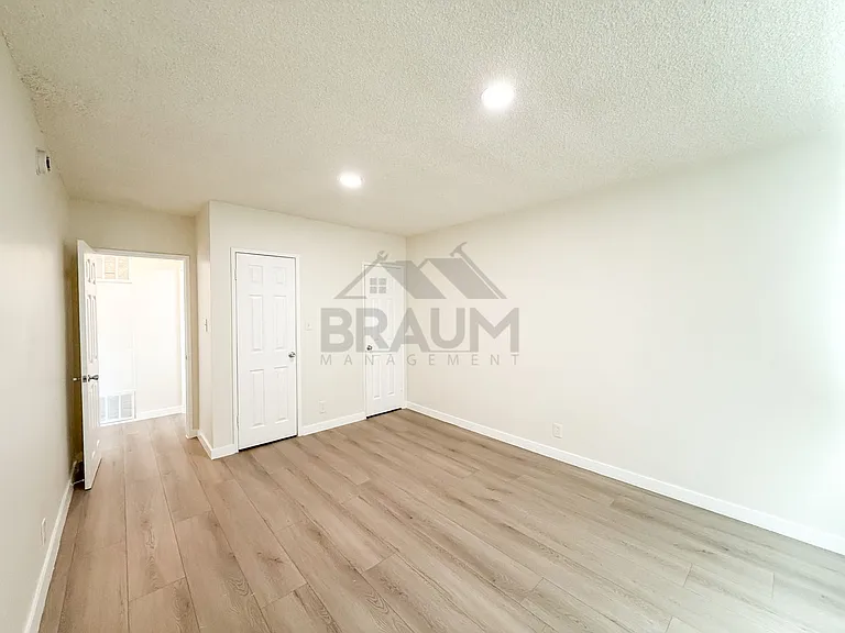 SEPULVEDA — Photo 14