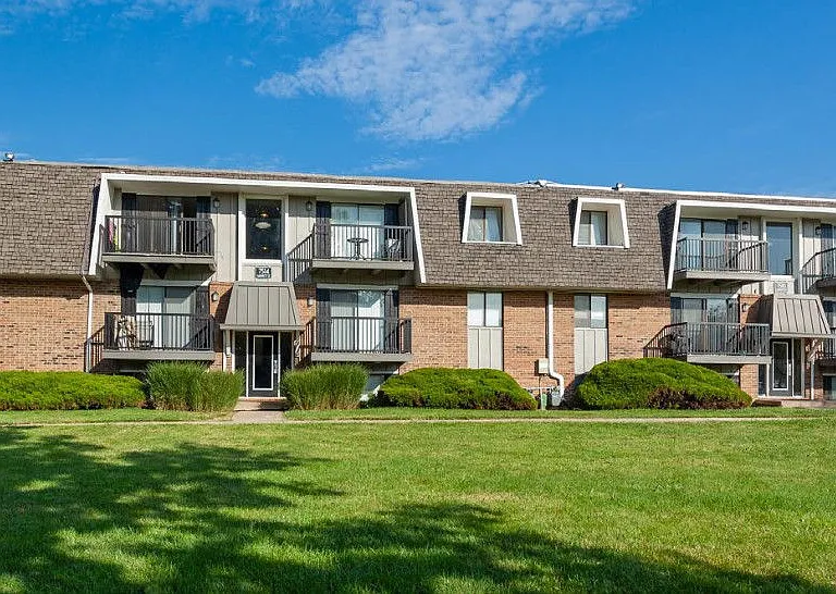 Carlyle Apartments — Photo 19