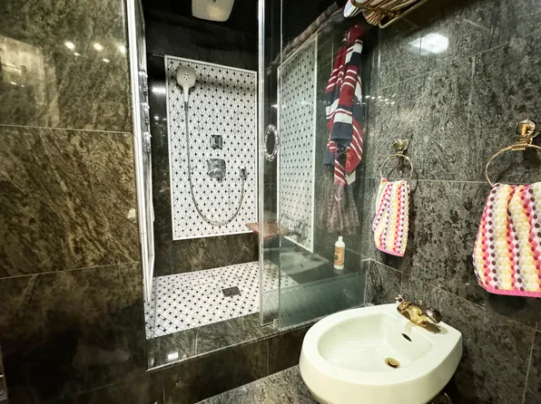 601 Surf Avenue image 8 of 23